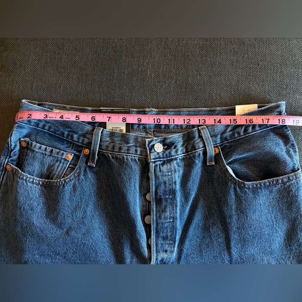 Levi’s 501 90’s Ankle Jeans | Size 34x27 - Picture 4 of 6